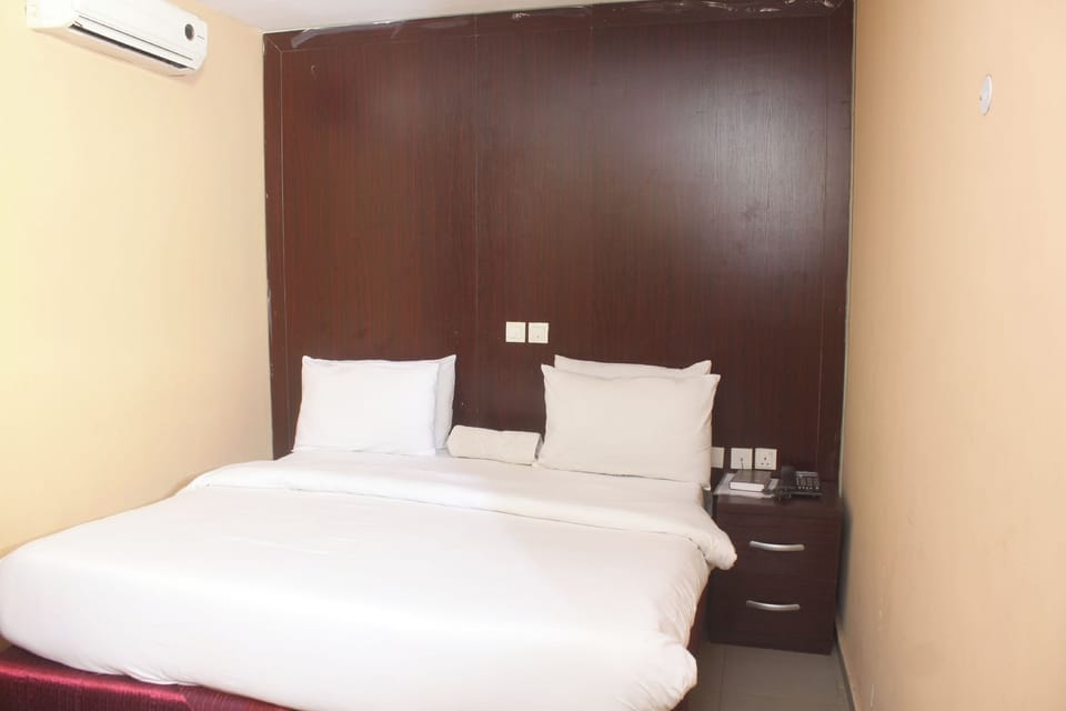 Room, 1 Bedroom, Accessible, Smoking | 1 bedroom, free internet