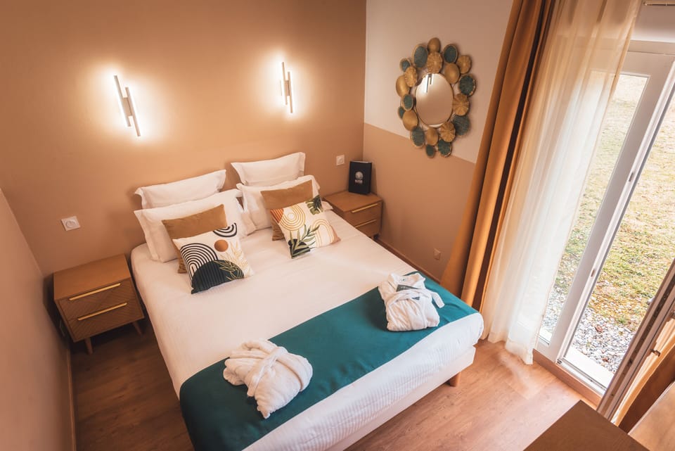 Premium bedding, Select Comfort beds, in-room safe, desk