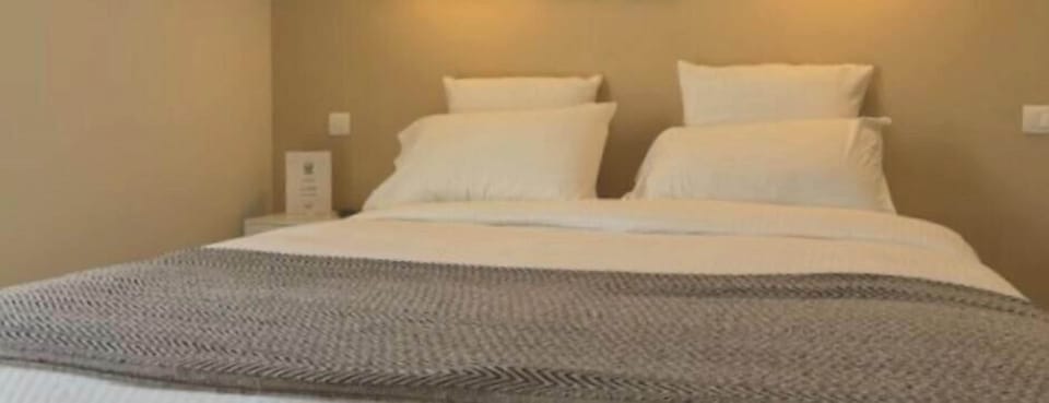 Premium bedding, Select Comfort beds, in-room safe, desk