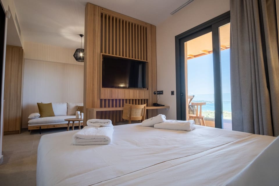 Deluxe Room, Balcony, Sea View | In-room safe, individually decorated, individually furnished