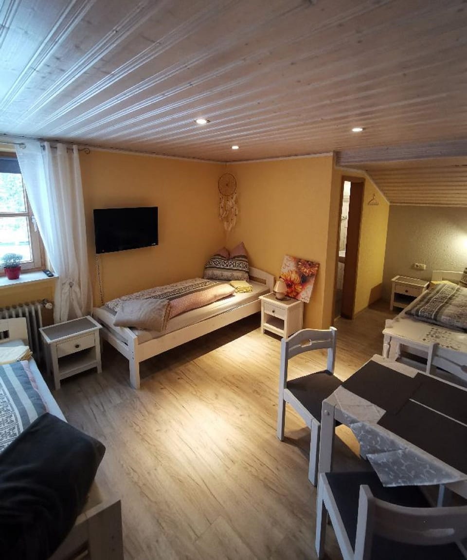 Triple Room | Free WiFi, bed sheets