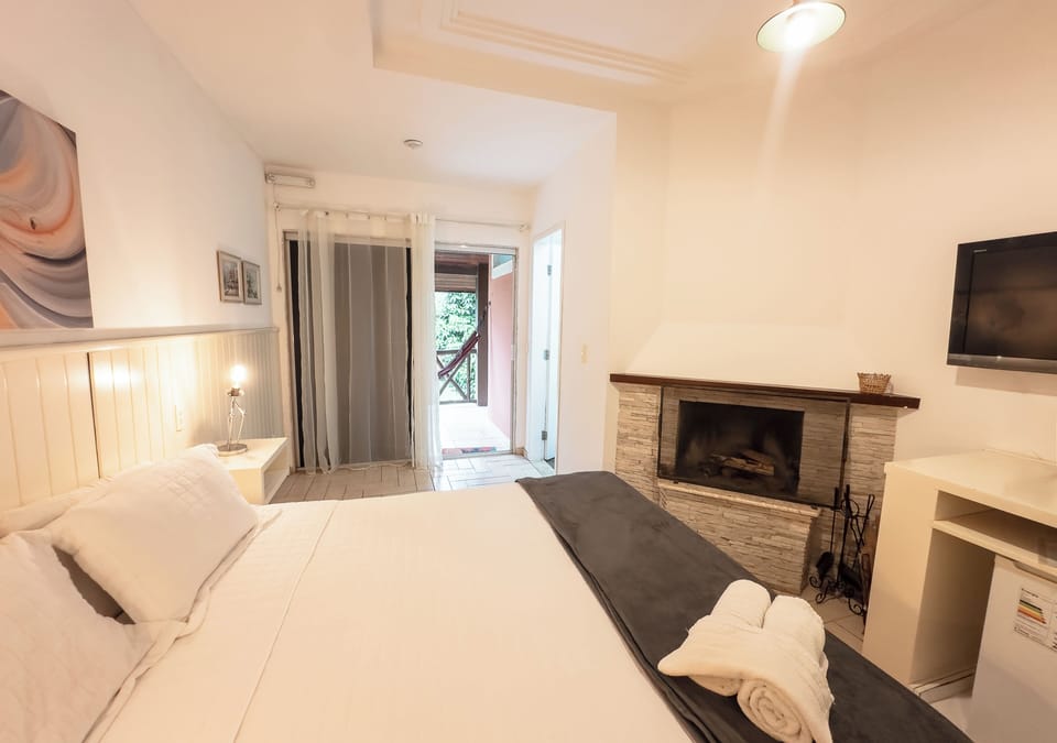 Minibar, laptop workspace, iron/ironing board, free WiFi