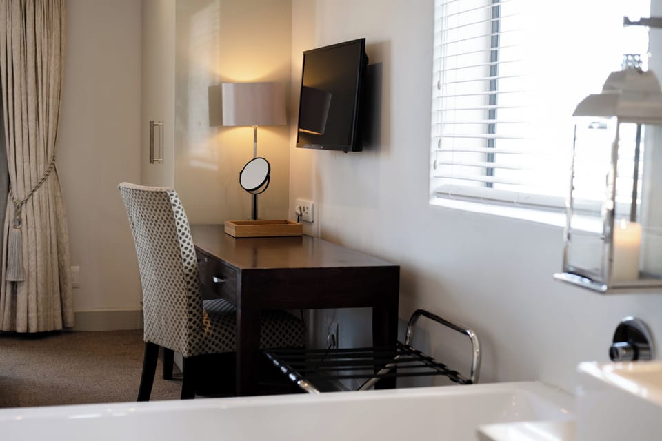 Village Residence | Iron/ironing board, free WiFi, bed sheets