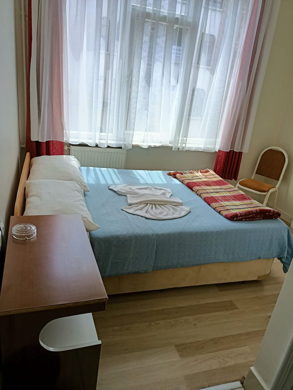 Free WiFi, bed sheets