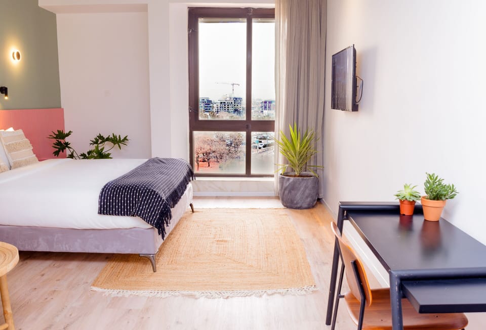 Suite | Premium bedding, free WiFi, bed sheets