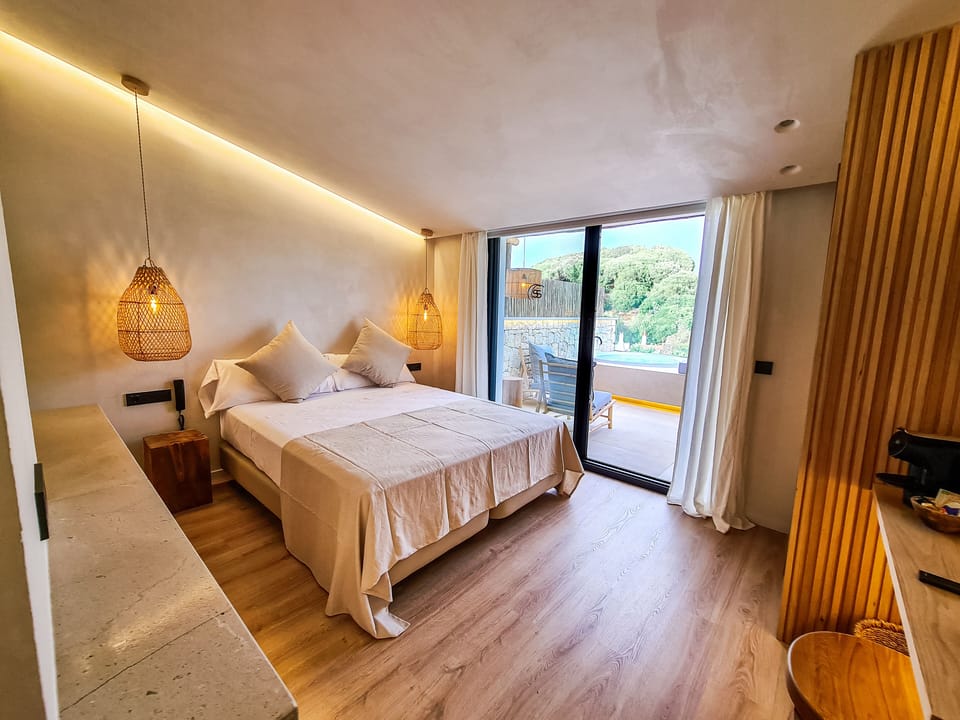 Superior Double Room, Hot Tub | In-room safe, blackout drapes, soundproofing, WiFi (free)