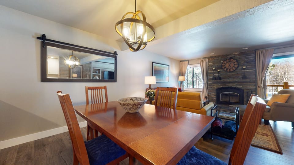 Condo, 1 Bedroom | Dining