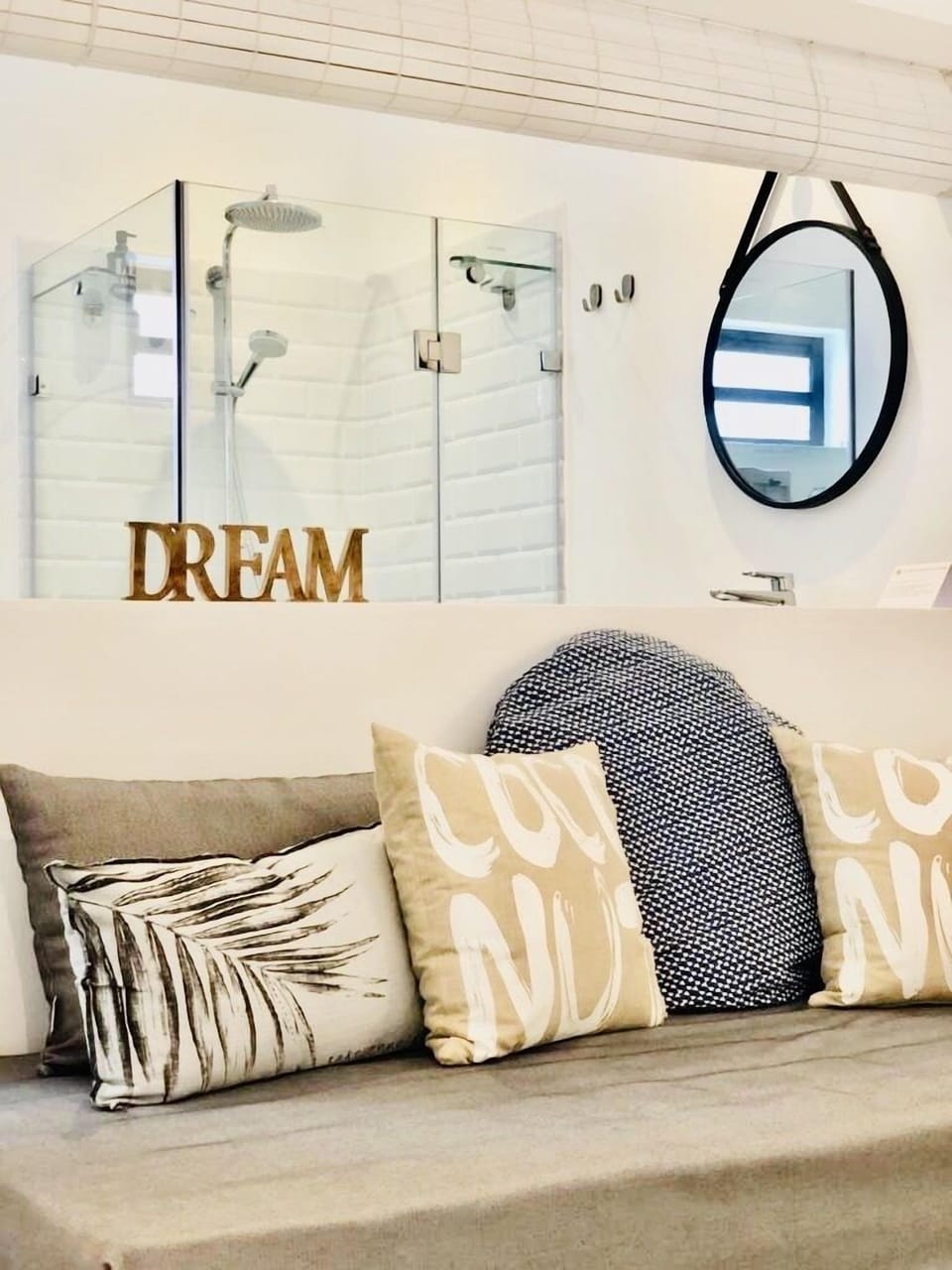 Superior Double Room | Bathroom | Shower, rainfall showerhead, hair dryer, towels