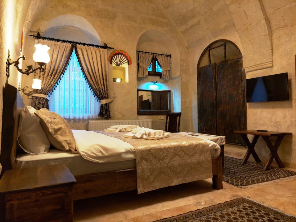 Deluxe Room | Premium bedding, desk, laptop workspace, free cribs/infant beds