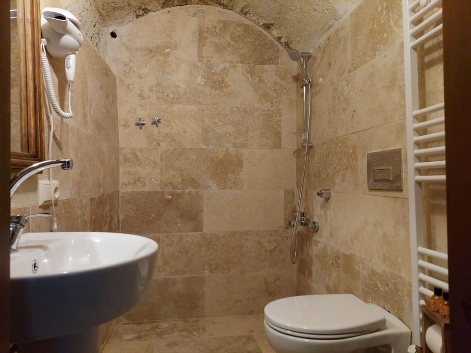 Romantic Double Room | Bathroom | Shower, rainfall showerhead, free toiletries, hair dryer