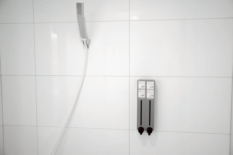 Shower, towels