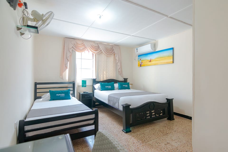 Triple Room | Hypo-allergenic bedding available, iron/ironing board (on request)