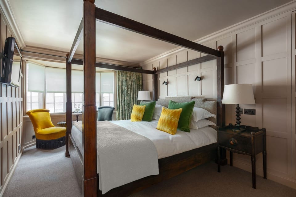 Superior Double Room | Hypo-allergenic bedding, individually decorated, individually furnished