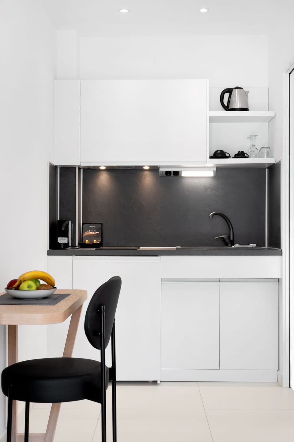 Deluxe Twin Room, 2 Twin Beds | Private kitchen | Fridge, stovetop, espresso maker, coffee/tea maker