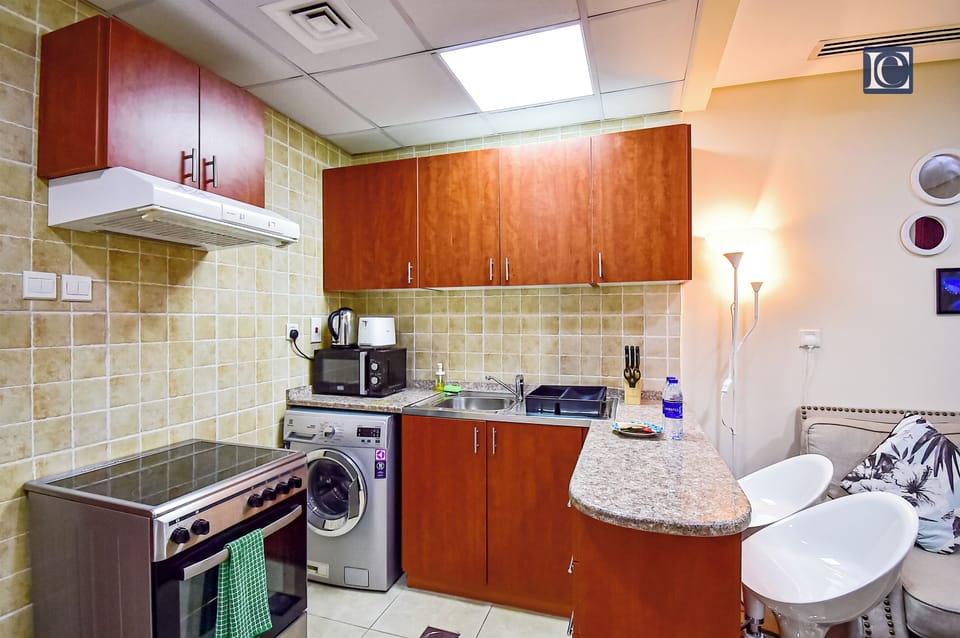 Studio | Private kitchen | Full-size fridge, microwave, stovetop, electric kettle