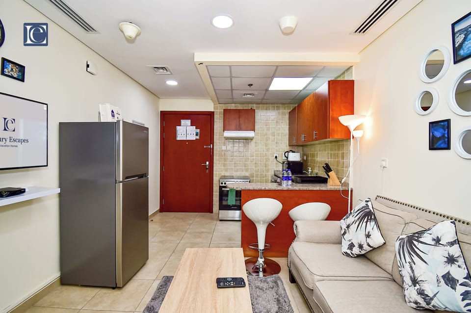 Studio | Private kitchen | Full-size fridge, microwave, stovetop, electric kettle