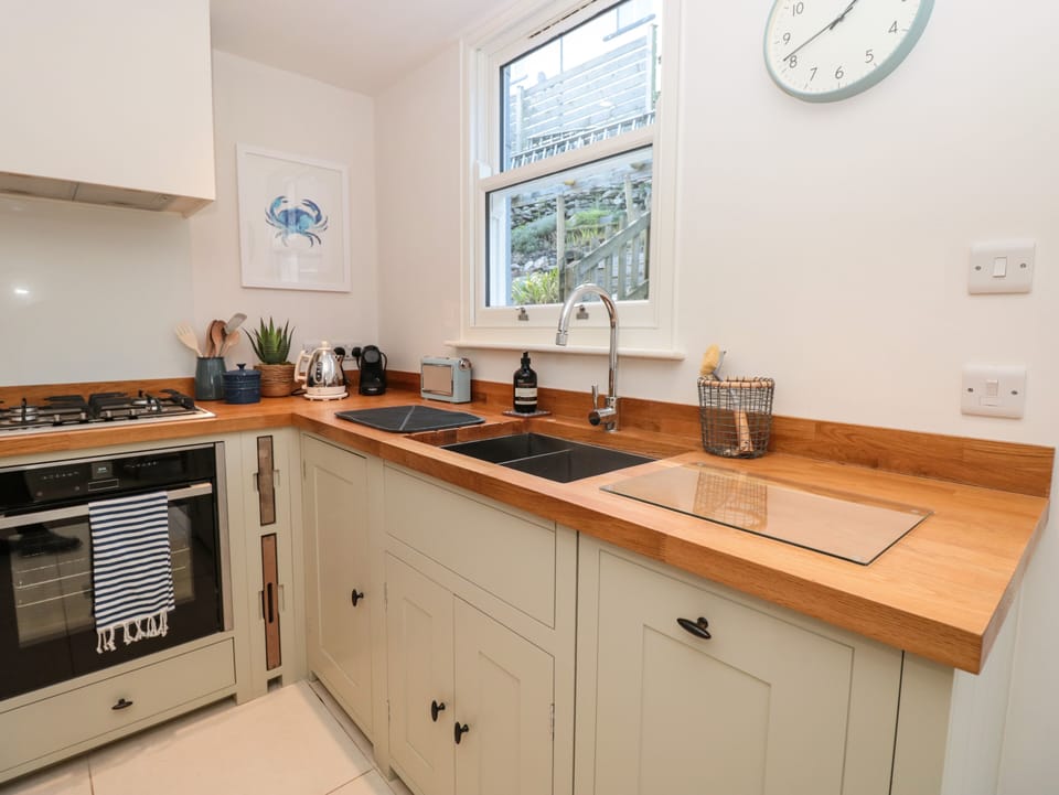 Cottage | Private kitchen | Fridge, dishwasher, electric kettle, toaster