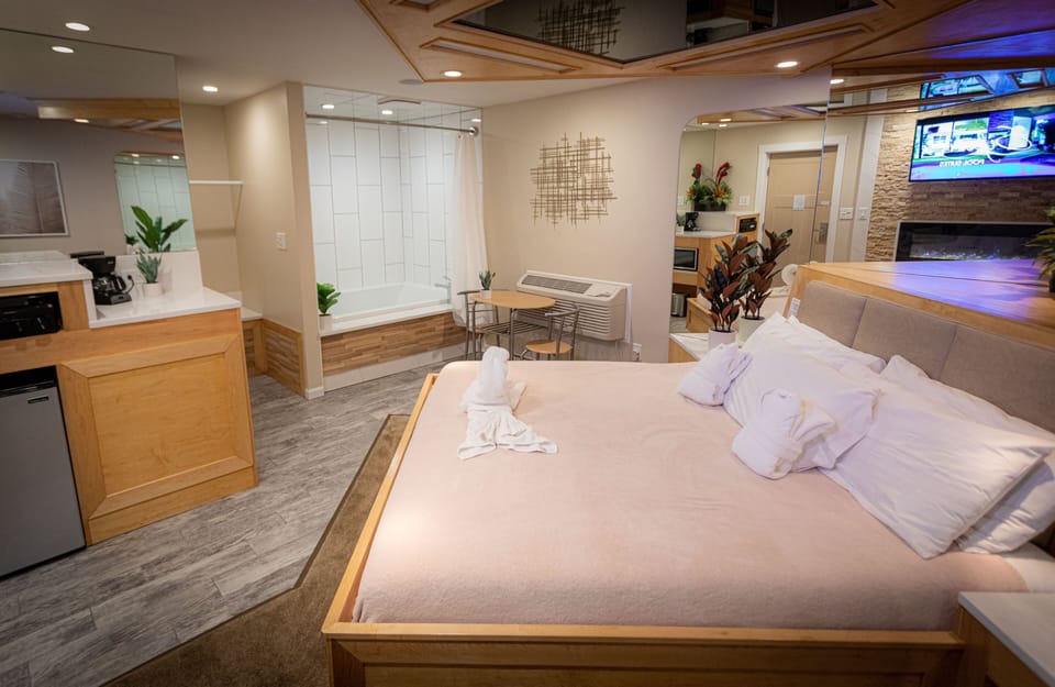 Classic Room | Premium bedding, free WiFi, bed sheets