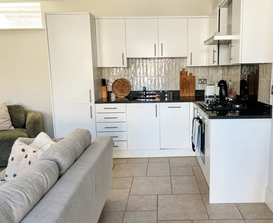 House, Private Bathroom (Windsor Town Centre) | Shared kitchen
