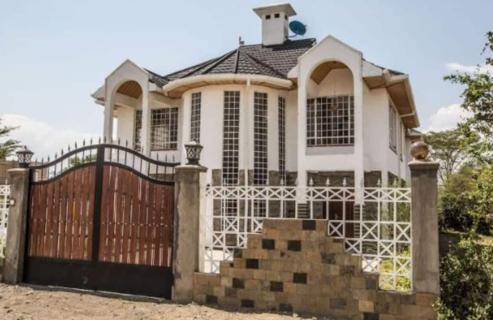Yard Valley Manor Hotel in Kenya