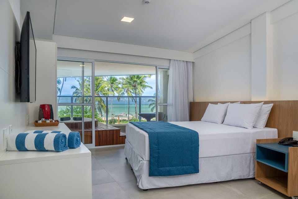 Suíte Excellence Casal com Banheira na Varanda (1º andar) | In-room safe, desk, laptop workspace, blackout drapes