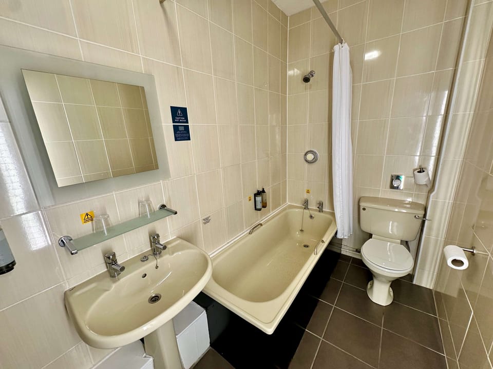 Standard Room, 2 Twin Beds, Non Smoking | Room amenity