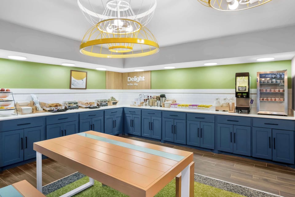 Free daily continental breakfast