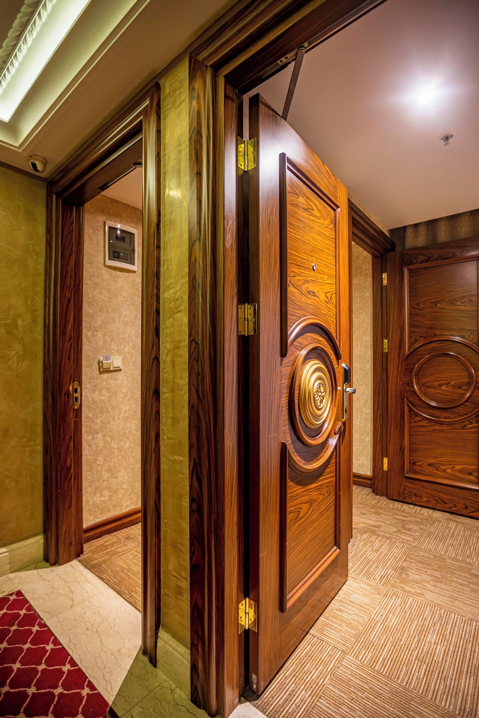 Connection Family Room | Premium bedding, minibar, in-room safe, desk