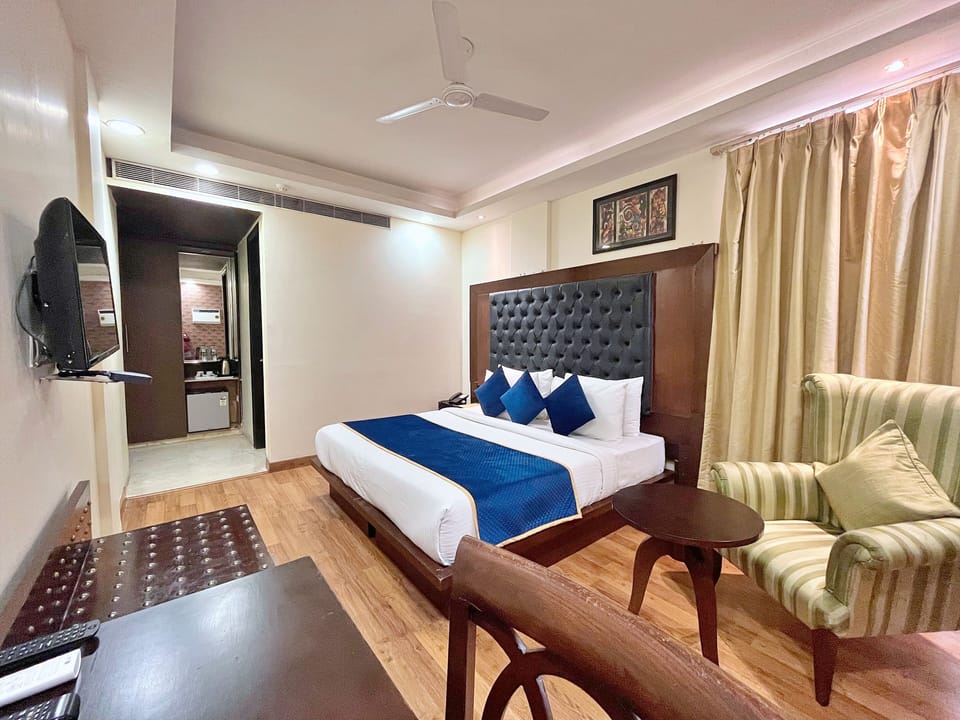 Premium Double or Twin Room | In-room safe, desk, iron/ironing board, rollaway beds