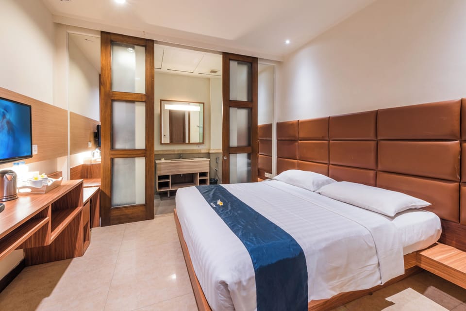 In-room safe, desk, soundproofing, iron/ironing board (on request)