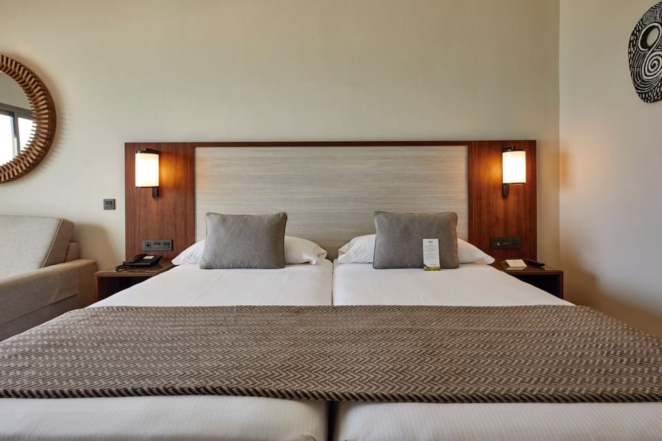 Free minibar, in-room safe, desk, bed sheets