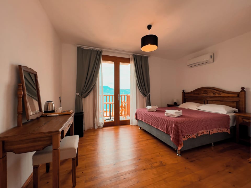 Deluxe Room, Lanai, Sea View | Egyptian cotton sheets, premium bedding, minibar, desk