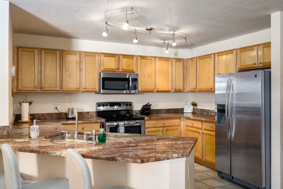 Condo, 3 Bedrooms | Private kitchen | Fridge, oven, coffee/tea maker, toaster