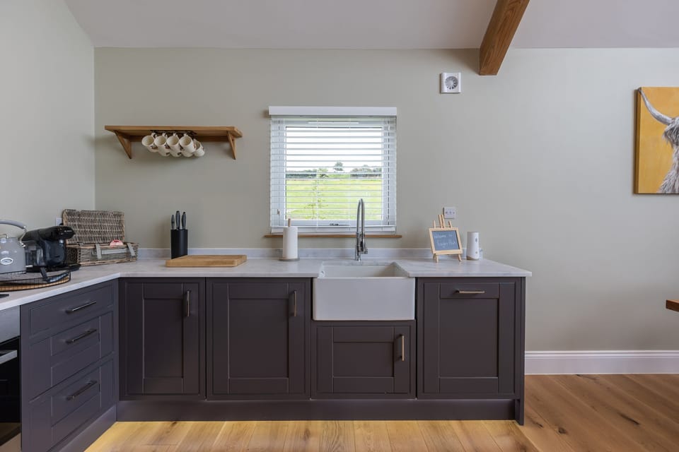 Cottage | Private kitchen | Fridge, microwave, dishwasher, electric kettle