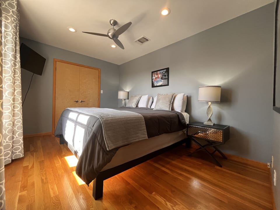 The Loft at Stardust Retreat | Premium bedding, Tempur-Pedic beds, iron/ironing board, cribs (free)