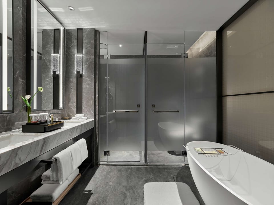 Premium Room, 1 King Bed | Bathroom | Hair dryer, bathrobes, slippers, towels