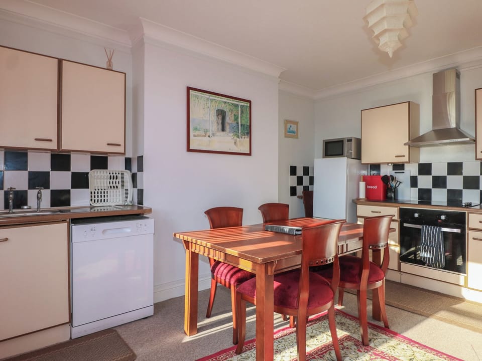 Cottage | Private kitchen | Fridge, microwave, dishwasher, electric kettle