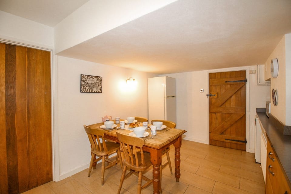 Cottage | Private kitchen | Fridge, microwave, dishwasher, electric kettle