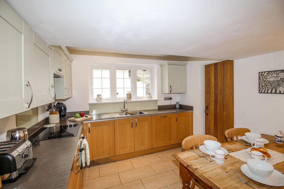 Cottage | Private kitchen | Fridge, dishwasher, electric kettle, toaster