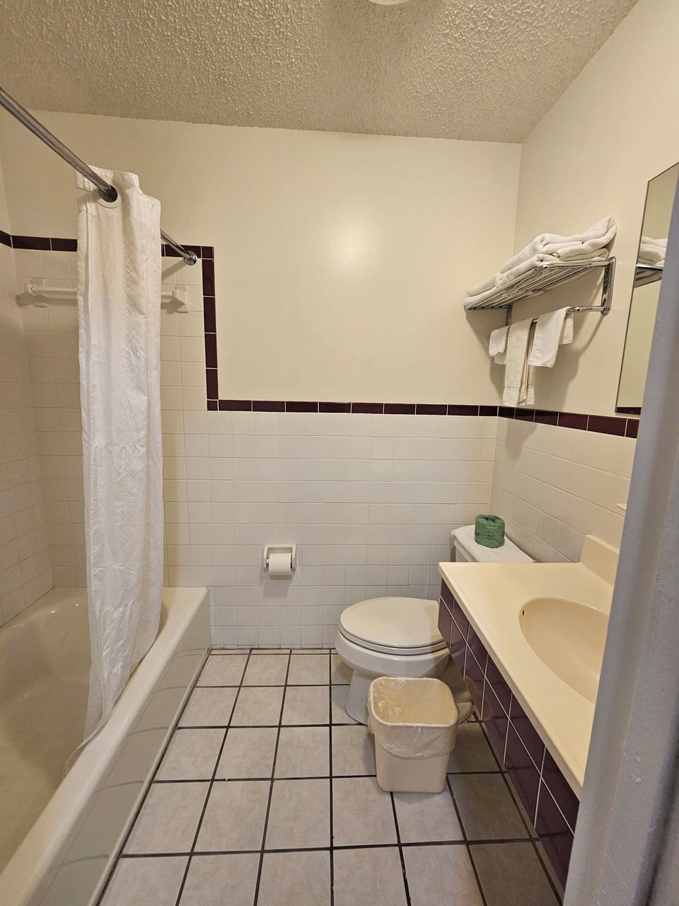Signature Suite, Multiple Beds | Bathroom | Combined shower/tub, free toiletries, hair dryer, towels