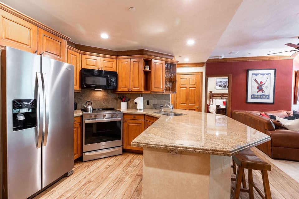 Condo, 2 Bedrooms | Private kitchen | Fridge, oven, coffee/tea maker, toaster
