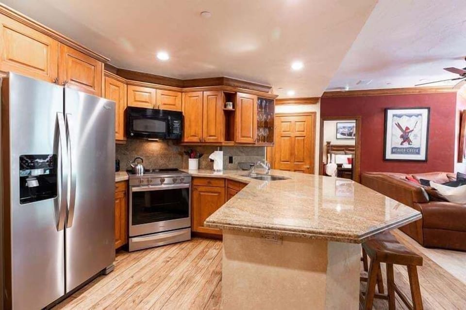 Condo, 2 Bedrooms | Private kitchen | Fridge, oven, coffee/tea maker, toaster