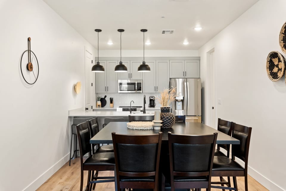 Condo, 3 Bedrooms | Dining