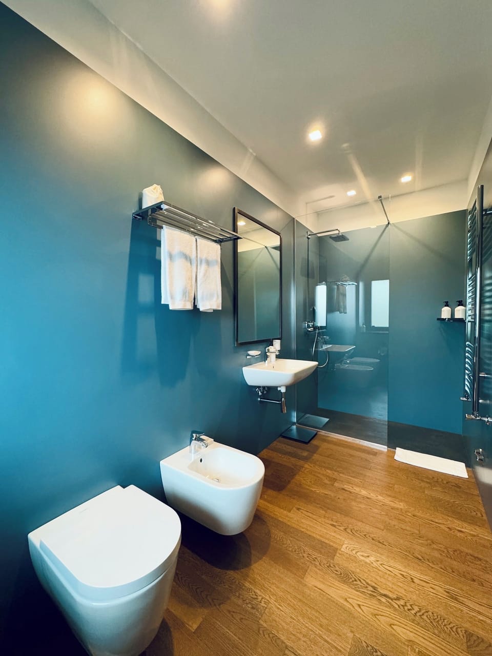 Junior Room | Bathroom | Shower, rainfall showerhead, designer toiletries, hair dryer