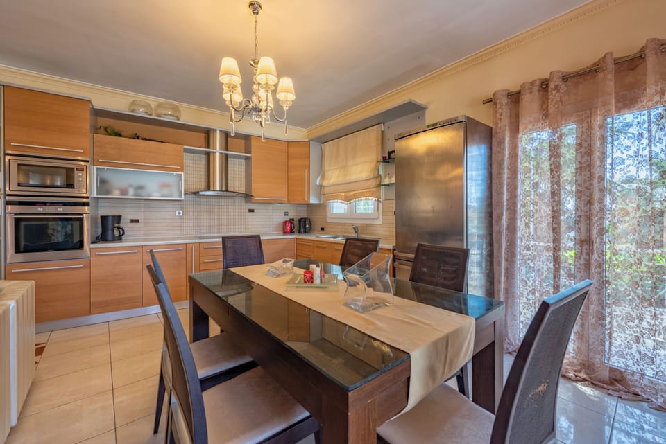 Apartment, 3 Bedrooms, Smoking, Balcony | Dining