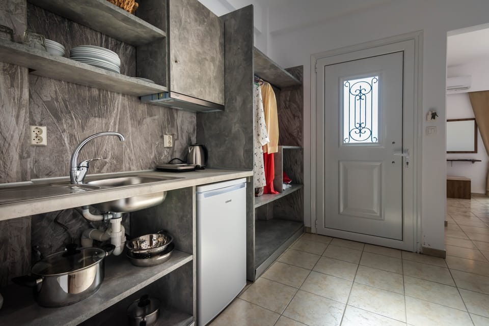 Superior Studio Suite | Private kitchen