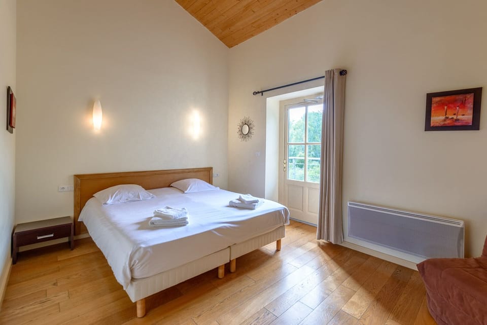 Comfort House, Mobility Accessible | Blackout drapes, WiFi (free)