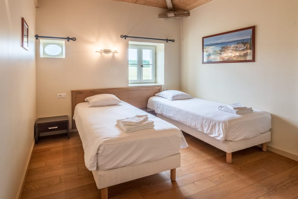 Comfort House, Mobility Accessible | Blackout drapes, WiFi (free)