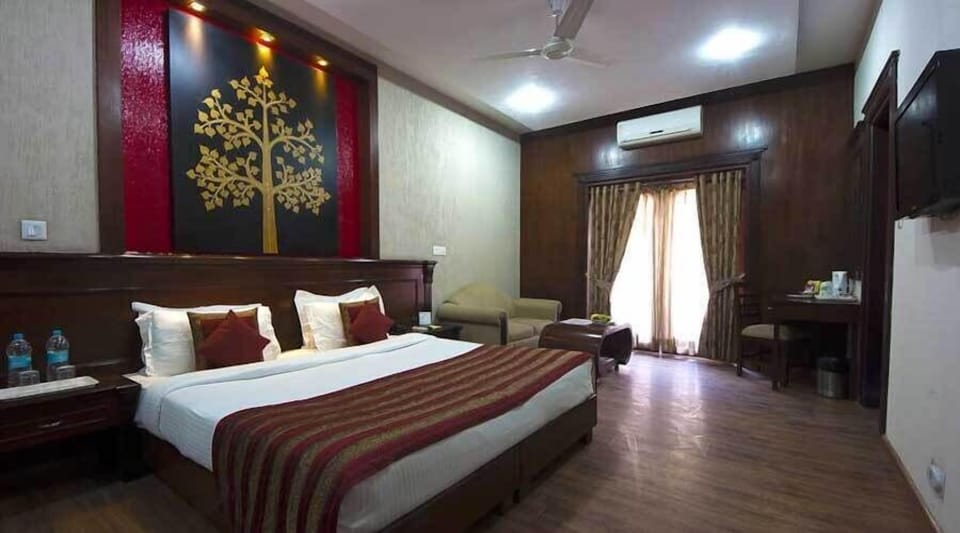 1 bedroom, premium bedding, minibar, desk