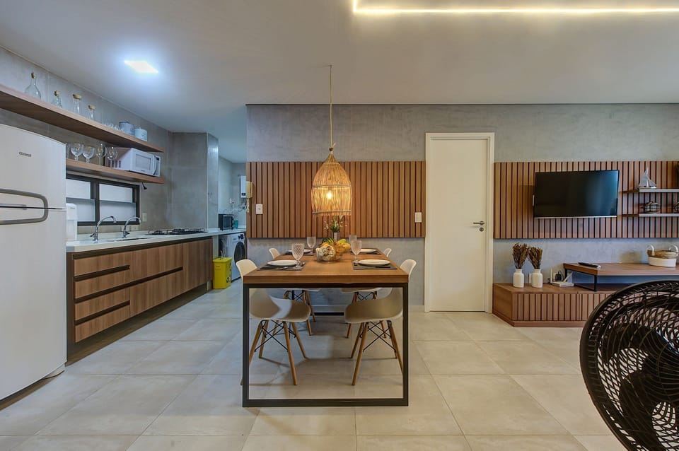 Deluxe Apartment | Private kitchen | Cookware/dishes/utensils